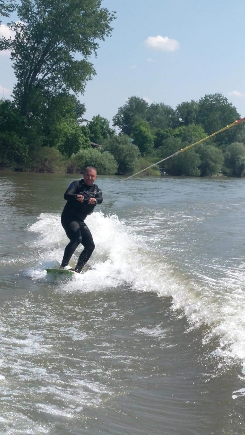 Iznajmi camac Sportovi na vodi Wakeboard 03